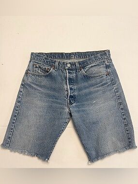 VINTAGE 90’s LEVI’s 501 CUT OFF DENIM JORTS